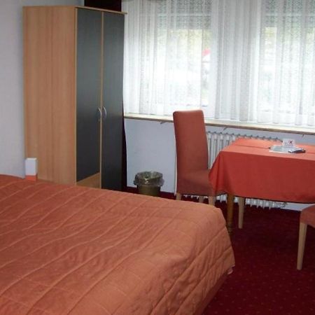 Hotel Am Ufer Трир Экстерьер фото