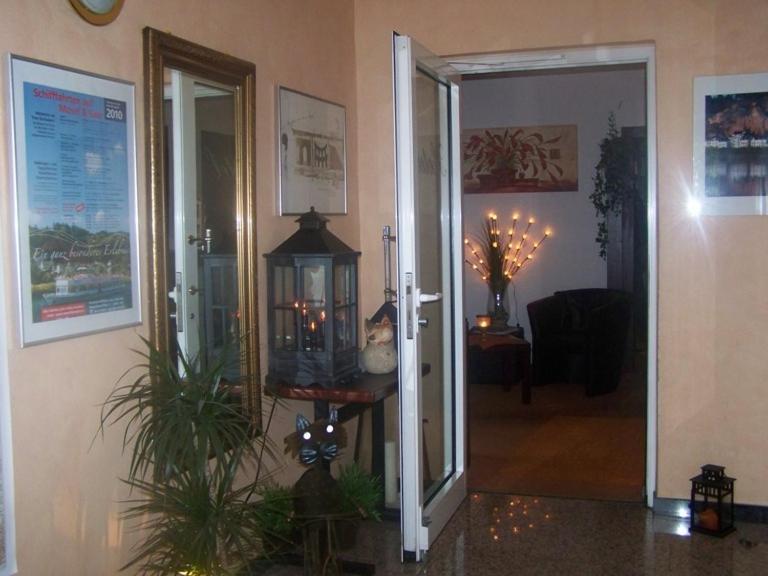 Hotel Am Ufer Трир Экстерьер фото