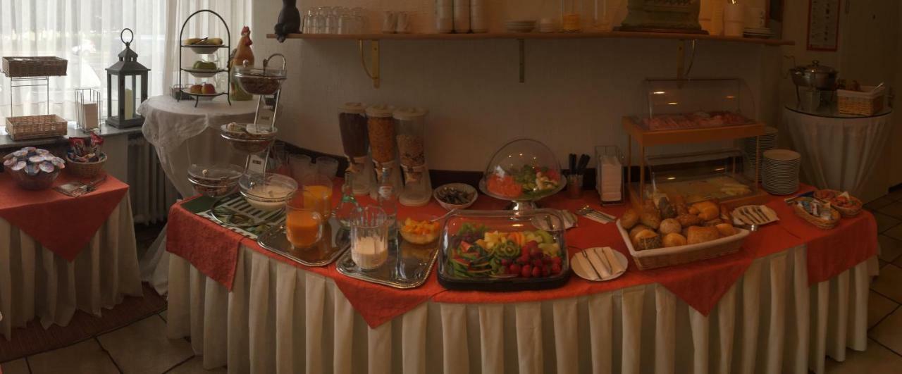 Hotel Am Ufer Трир Экстерьер фото